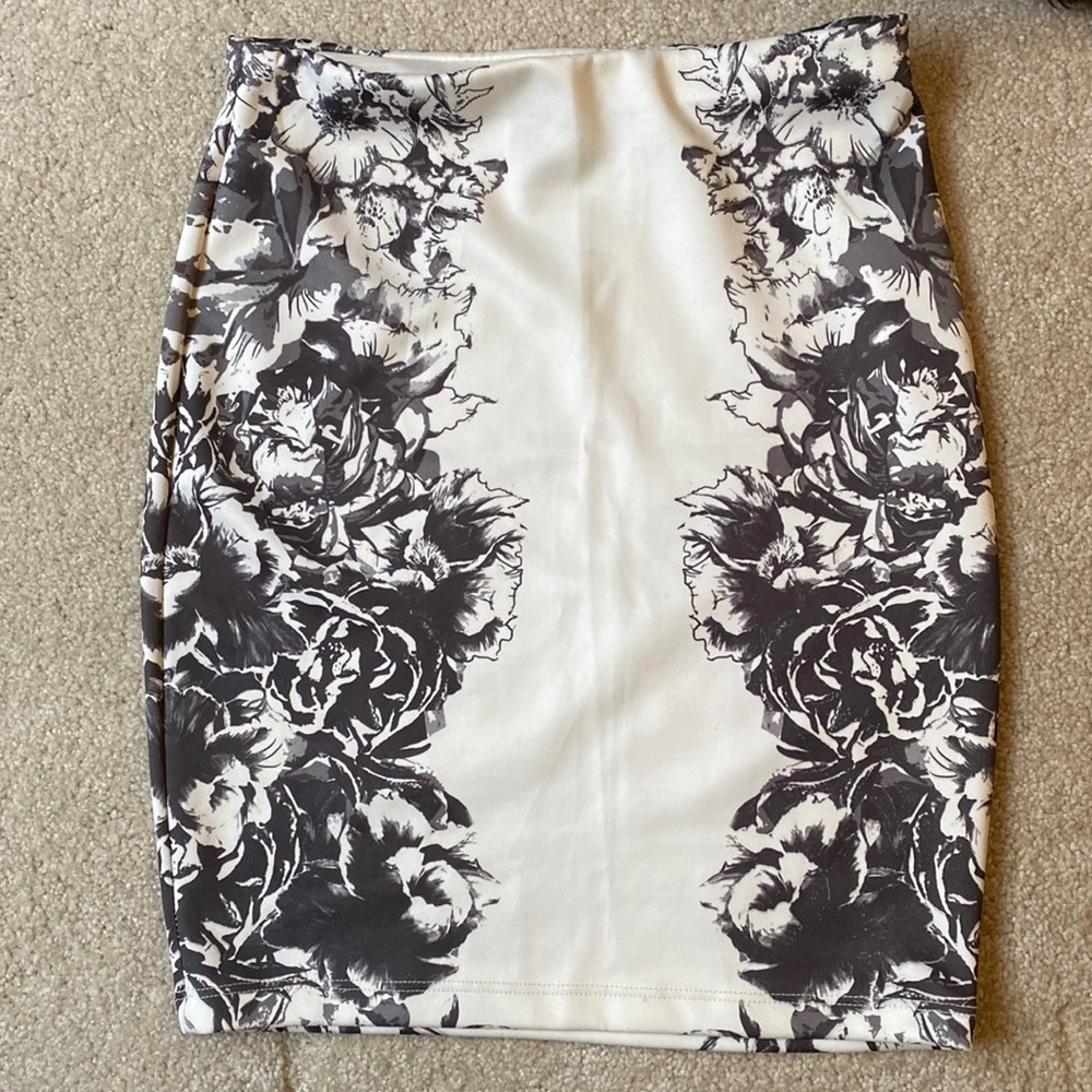 White Patterned Pencil Skirt High Waist Size Medium Windsor